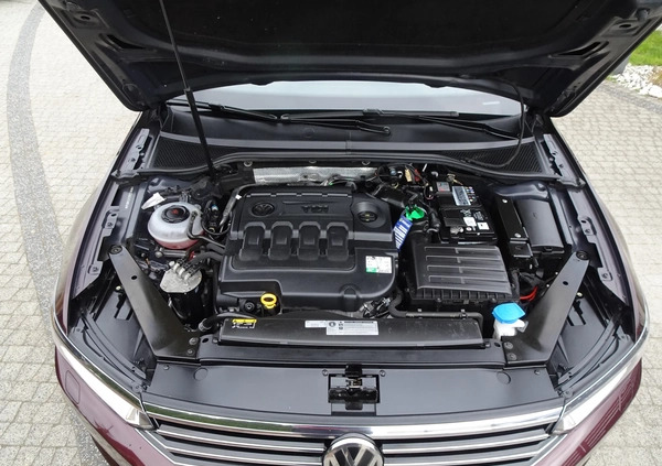 Volkswagen Passat cena 64800 przebieg: 166000, rok produkcji 2018 z Sędziszów Małopolski małe 781